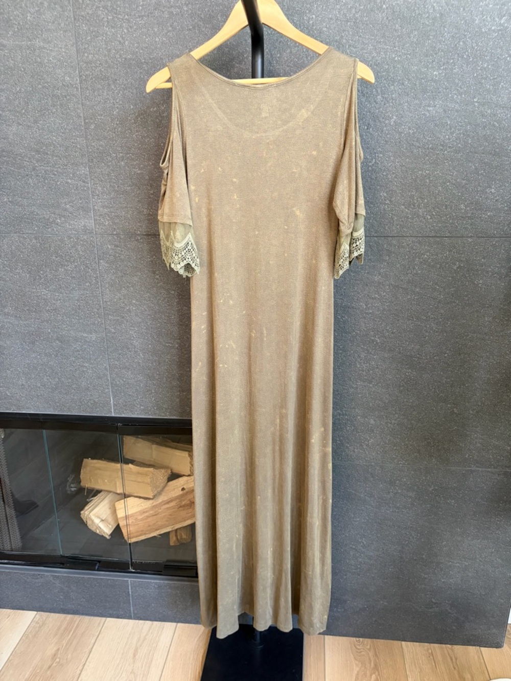 Hayden Los Angeles Cold Shoulder Maxi Dress Size Small - Picture 5 of 13